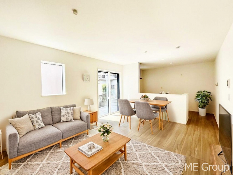 ���r���O�@�傫�ȑ����炽���Ղ�̗z���ƕ����������郊�r���O���Ƌ��CG�ł�