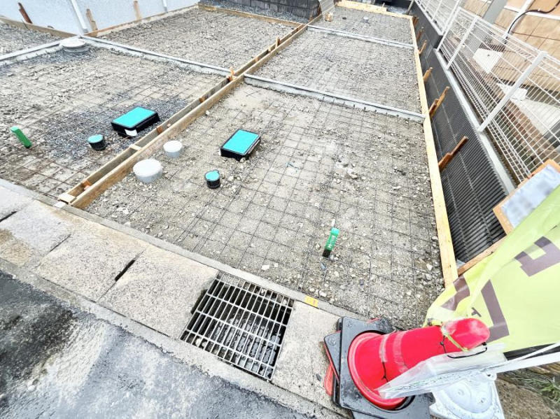 �@����2��\�I�}�Ȃ��q�l�̒��ԂɁB�܂��A���Ƒ��̎��]�ԃX�y�[�X�Ƃ��Ă��劈��B