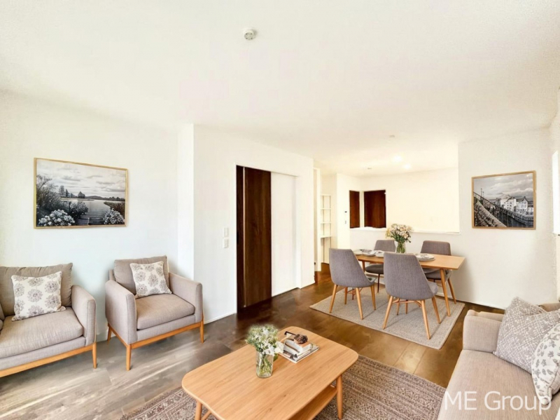 ���r���O�@�Ƒ��̘a�₩�ȉ�b���������Ă������B�J�����̂��郊�r���O�ł��B���Ƌ��CG�ł�  