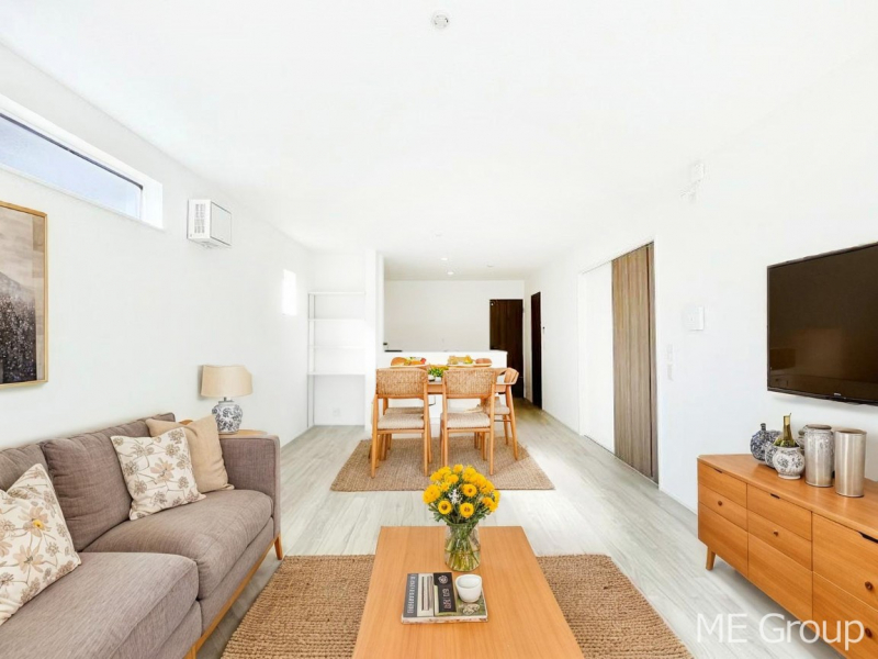 ���r���O�@�Ƒ��̘a�₩�ȉ�b���������Ă������B�J�����̂��郊�r���O�ł��B���Ƌ��CG�ł�  