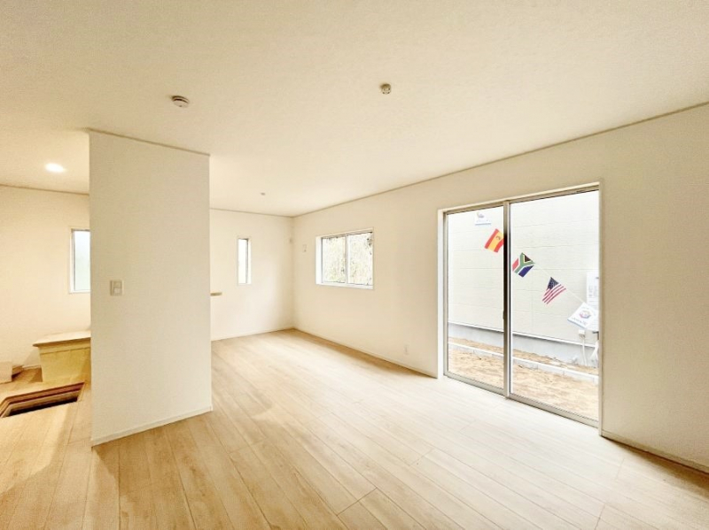 ���r���O�@���邢�z���������A�����̕��͋C�ɖ�������郊�r���O�E�_�C�j���O�B