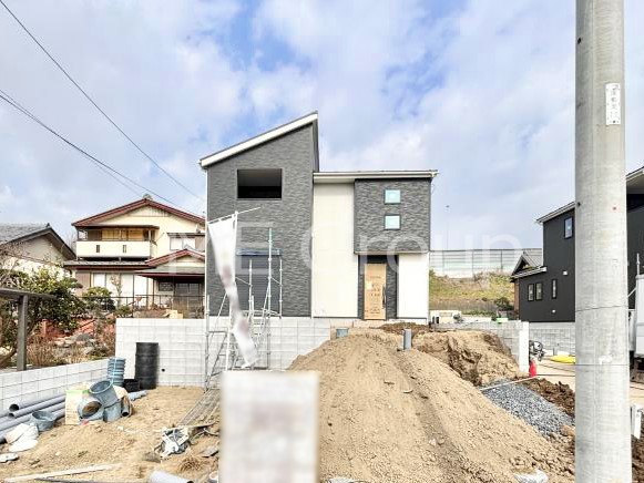 ���n�O�ώʐ^�@�����Ղ�̗z���ƊJ�����ɕ�܂�閾�邢�Z�܂�