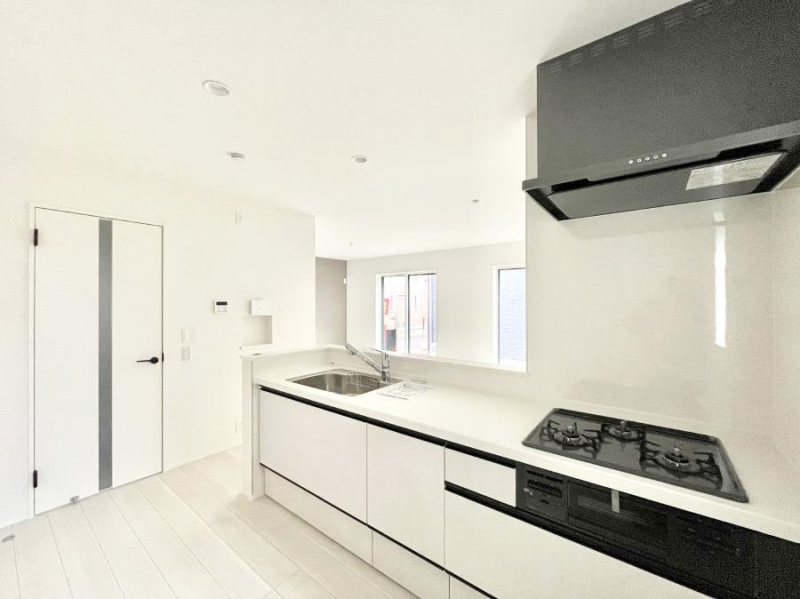 �L�b�`���@���������Ȃ���ł����Ƒ��Ƃ̉�b���y���߂�ΖʃL�b�`��