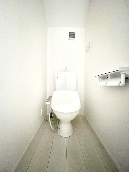 �g�C���@�g�C����1�K��2�K���ꂼ��ɔz�u����Ă��ĂƂĂ��֗��ł��B 