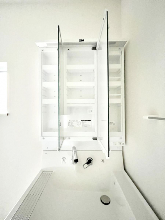 ���̑����ρ@�O�ʋ��̗��ɁA���ϕi��q���p�i�Ȃǂ����[�\�B���ʑ����������ƕۂ��܂��I