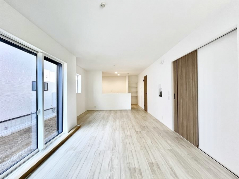 ���r���O�@�傫�ȑ����炽���Ղ�̗z���ƕ����������郊�r���O