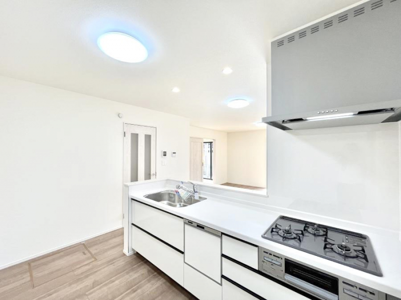 �L�b�`���@���������Ȃ���ł����Ƒ��Ƃ̉�b���y���߂�ΖʃL�b�`��