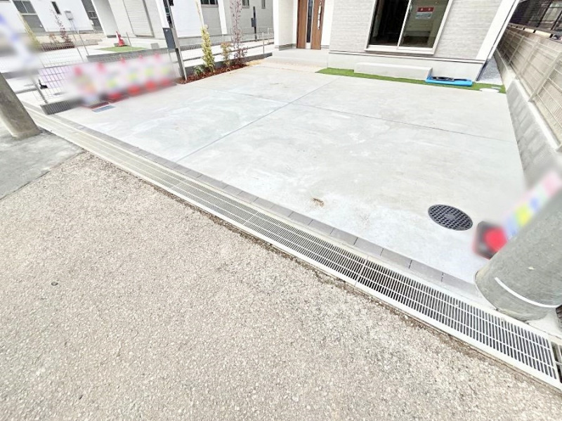 �@2��i�Ԏ�ɂ��j���ԉI���Ƒ��݂�Ȃ̎��]�Ԃ��u����L�X�J�[�X�y�[�X�B