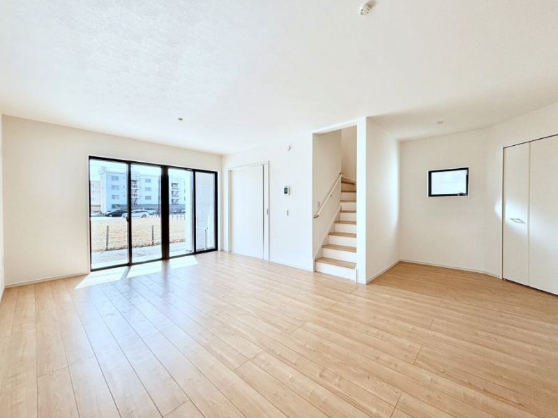 ���r���O�@���r���O�K�i�A������؂ȉƑ��ƃR�~���j�P�[�V�������Ƃ��Ƒ��v���̊Ԏ��