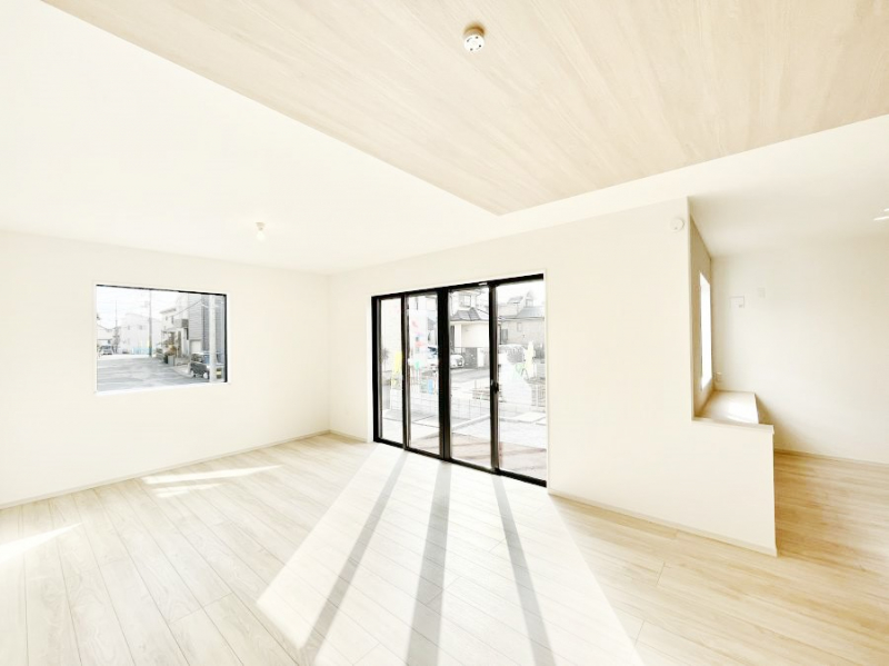 ���r���O�@���邢�z���������A�����̕��͋C�ɖ�������郊�r���O�_�C�j���O