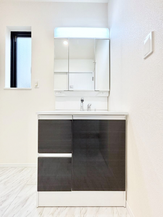 ���ʑ�E���ʏ��@�O�ʋ��̗��ɁA���ϕi��q���p�i�Ȃǂ����[�\�B���ʑ����������ƕۂ��܂��I  