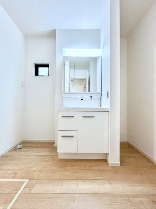 ���ʑ�E���ʏ��@���l���X�y�[�X�ɂ̓^�I����o�X���[�u�p�W���}�Ȃǂ����Ղ肵�܂��Đ��ʎ���X�b�L��