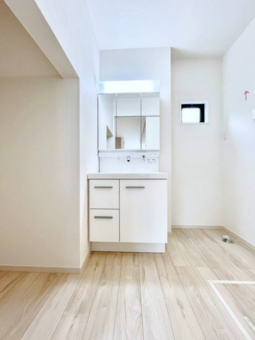 ���ʑ�E���ʏ��@��Ƃ�̐��ʃX�y�[�X�Œ��̐g�x�x���X���[�Y��