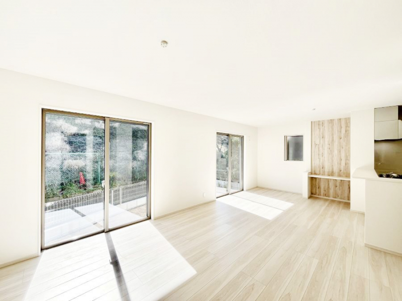 ���r���O�@���邢�z���������A�����̕��͋C�ɖ�������郊�r���O�_�C�j���O 