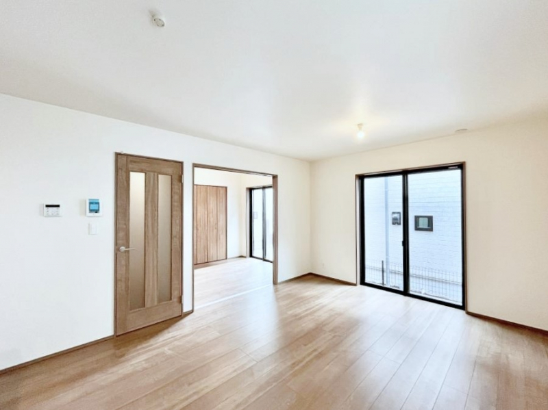 ���r���O�@���邢�z���������A�����̕��͋C�ɖ�������郊�r���O�E�_�C�j���O�B 