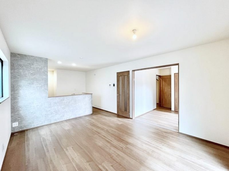 ���̑����ρ@�Ƒ��̏Ί炪���R�Ɛ��܂�Ă���A����ȕ��͋C�̃_�C�j���O�Ɏd�オ���Ă��܂��B