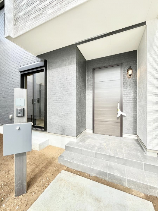 ���ց@��؂ȉƑ��A���q���o�}���錺�ցB���֑O�͉����t���ŉJ���~���Ă��Ă��G��ɂ����ł��B 