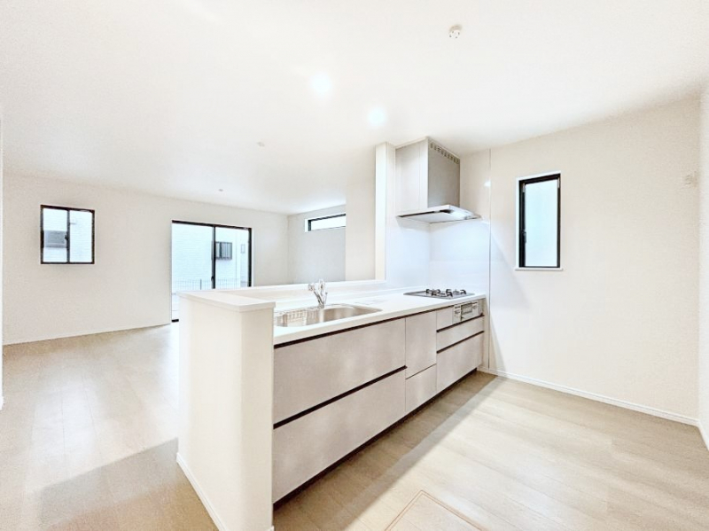 �L�b�`���@���r���O�ŗV�Ԃ��q�l�������Ȃ��炨�������ł���ΖʃL�b�`���B  