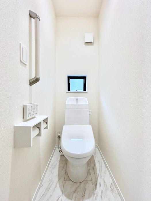 �g�C���@�g�C����1�K��2�K���ꂼ��ɔz�u����Ă��ĂƂĂ��֗��ł��B 