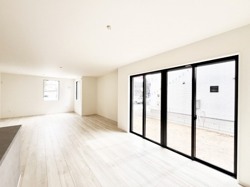 ���r���O�@�傫�ȑ����炽���Ղ�̗z���ƕ����������郊�r���O