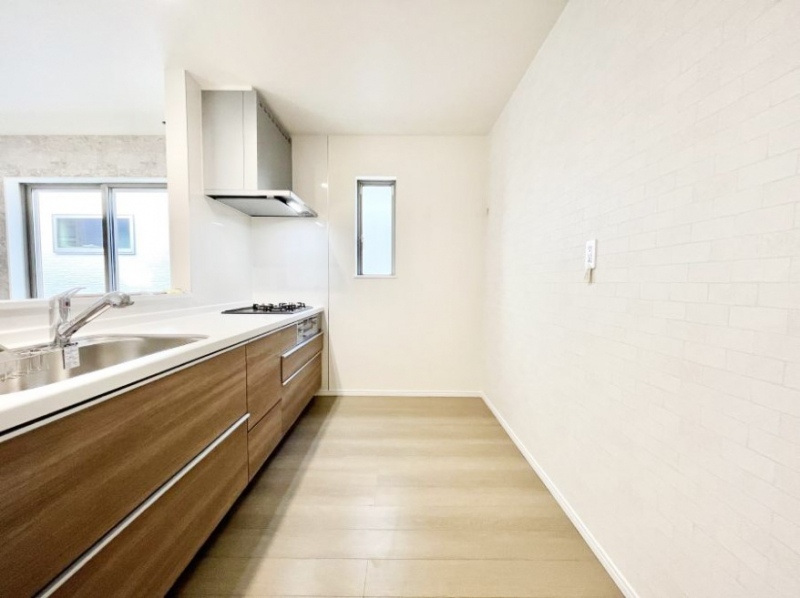 �L�b�`���@�u�₩�ȕ����ʂ蔲����L�b�`���B��������̂Ŗ��邭���C�ɂ��𗧂��܂��B