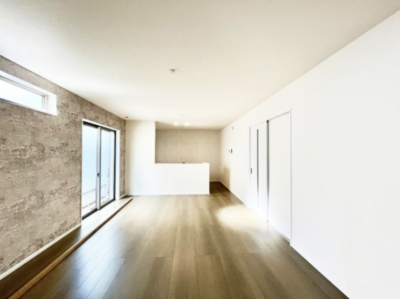 ���r���O�@�A�N�Z���g�N���X���������ȃ��r���O�_�C�j���O�B�Ƒ��ł̂�т肭�낰��L�X�X�y�[�X�B