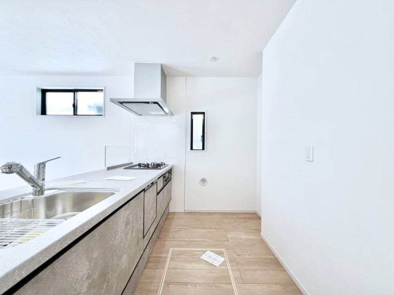 �L�b�`���@�u�₩�ȕ����ʂ蔲����L�b�`���B��������̂Ŗ��邭���C�ɂ��𗧂��܂��B