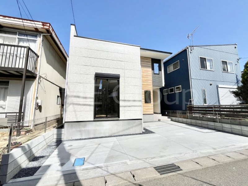 ���n�O�ώʐ^�@�����Ղ�̗z���ƊJ�����ɕ�܂�閾�邢�Z�܂�