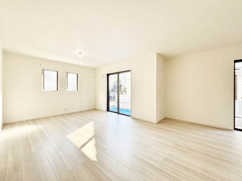 ���r���O�@�傫�ȑ����炽���Ղ�̗z���ƕ����������郊�r���O