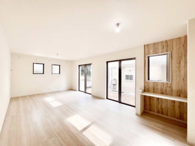 ���r���O�@�傫�ȑ����炽���Ղ�̗z���ƕ����������郊�r���O