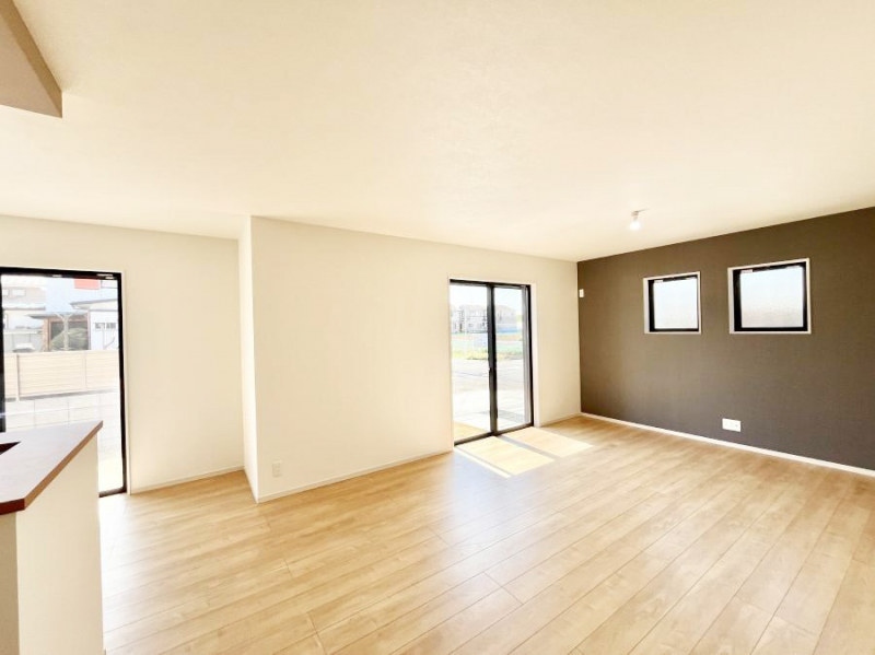 ���r���O�@�傫�ȑ����炽���Ղ�̗z���ƕ����������郊�r���O