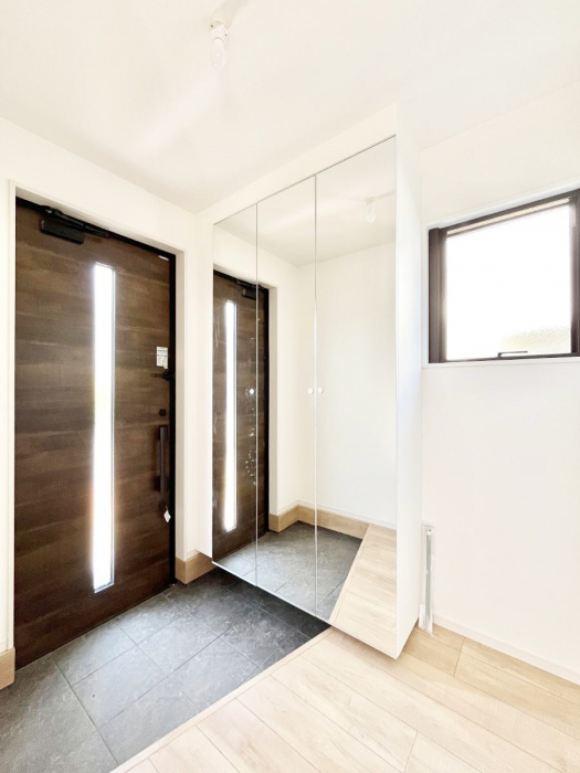 ���ց@�K���X�X���b�g�̓��������փh�A�������Ɍ���͂��Ă���܂�