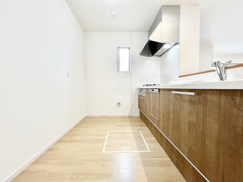 �L�b�`���@�u�₩�ȕ����ʂ蔲����L�b�`���B��������̂Ŗ��邭���C�ɂ��𗧂��܂��B