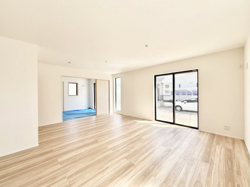 ���r���O�@���邢�z���������A�����̕��͋C�ɖ�������郊�r���O�E�_�C�j���O�B 