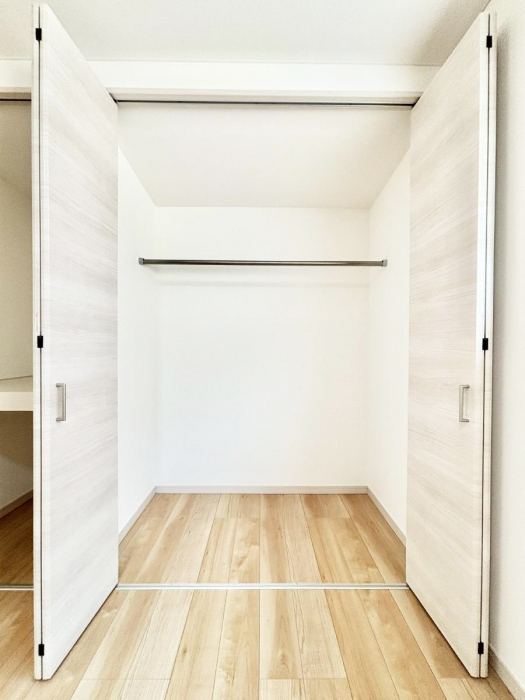 ���[�@�m���̃N���[�[�b�g�B���s��������̂Ō���̈ߗނ�����������܂�܂��B