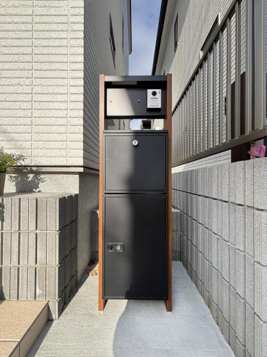 ���̑��@�\�D�E�C���^�[�z���E�|�X�g���ЂƂɏW��B�G���g�����X�ɂȂ��ރV���v���f�U�C���B