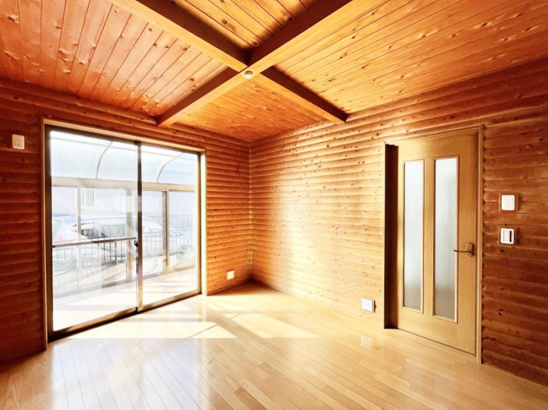 ���̑����ρ@�Ƒ��̏Ί炪���R�Ɛ��܂�Ă���A����ȕ��͋C�̃_�C�j���O�Ɏd�オ���Ă��܂� 