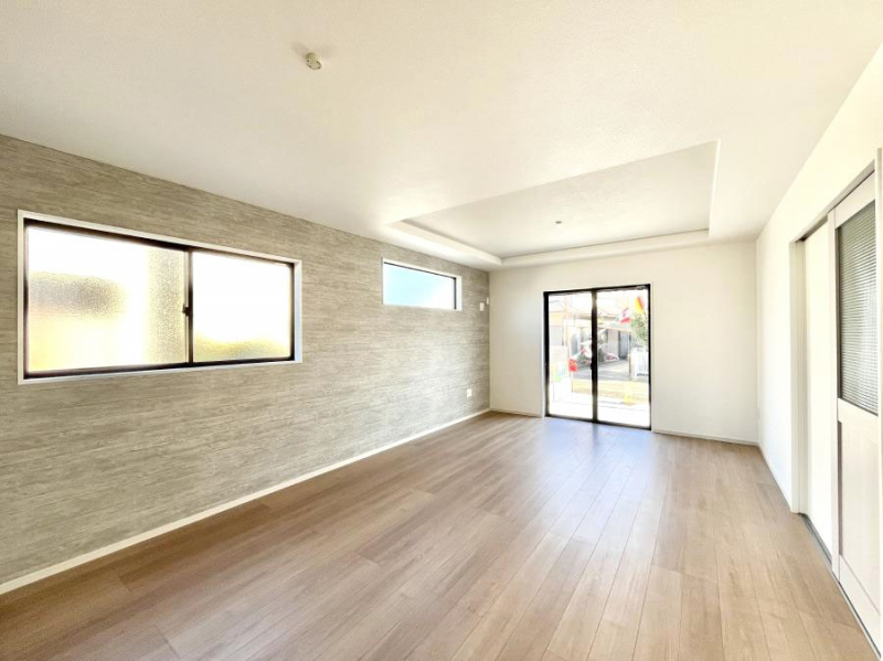 ���r���O�@���邢�z���������A�����̕��͋C�ɖ�������郊�r���O�E�_�C�j���O�B 