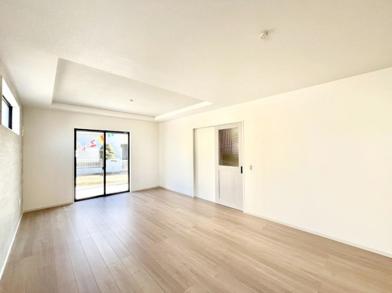 ���̑����ρ@�Ƒ��̏Ί炪���R�Ɛ��܂�Ă���A����ȕ��͋C�̃_�C�j���O�Ɏd�オ���Ă��܂��B