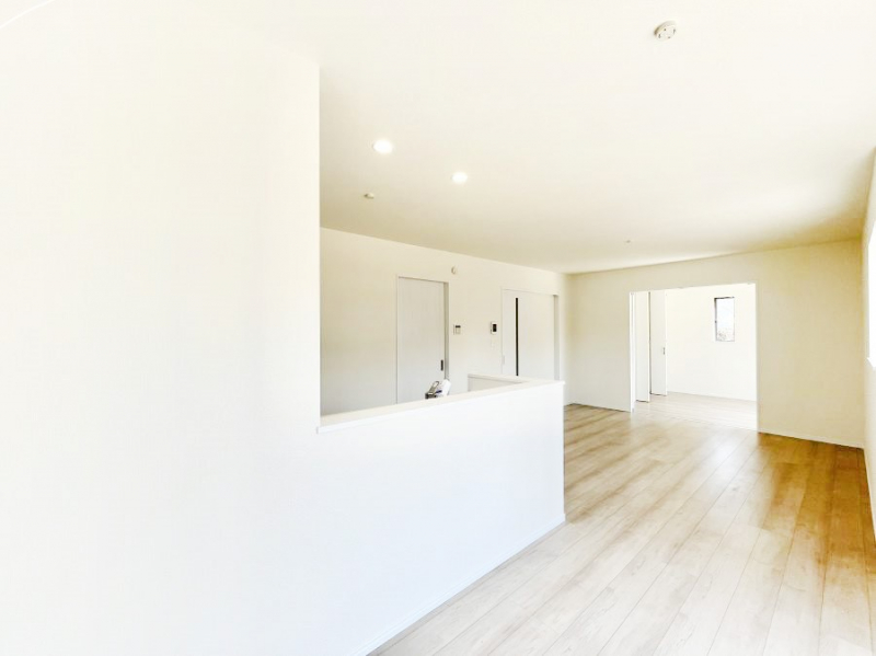 ���̑����ρ@�Ƒ��̏Ί炪���R�Ɛ��܂�Ă���A����ȕ��͋C�̃_�C�j���O�Ɏd�オ���Ă��܂��B