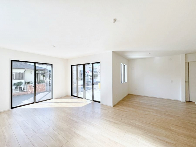 ���r���O�@���邢�z���������A�����̕��͋C�ɖ�������郊�r���O�E�_�C�j���O�B 