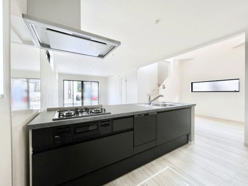 �L�b�`���@���r���O�����n����l�C�̃J�E���^�[�L�b�`���B �Ƒ��������Ȃ���Ǝ������邱�Ƃ��ł��܂��B