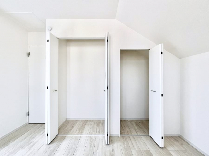 ���[�@�m���̃N���[�[�b�g�B���s��������̂Ō���̈ߗނ�����������܂�܂��B