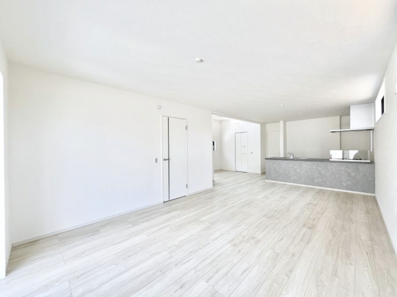 ���r���O�@�k�c�j�͉Ƒ��݂�Ȃ̉��K��ԁI���H���͂������A��b��A�Ƒ��̂Ȃ������������厖�ȃX�y�[�X�ł��B 