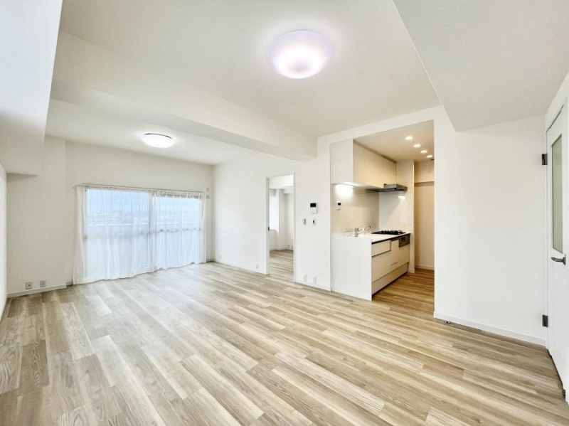 ���r���O�@���R������荞�܂�A�Ƒ��c���̏ꏊ�𖾂邭���o  