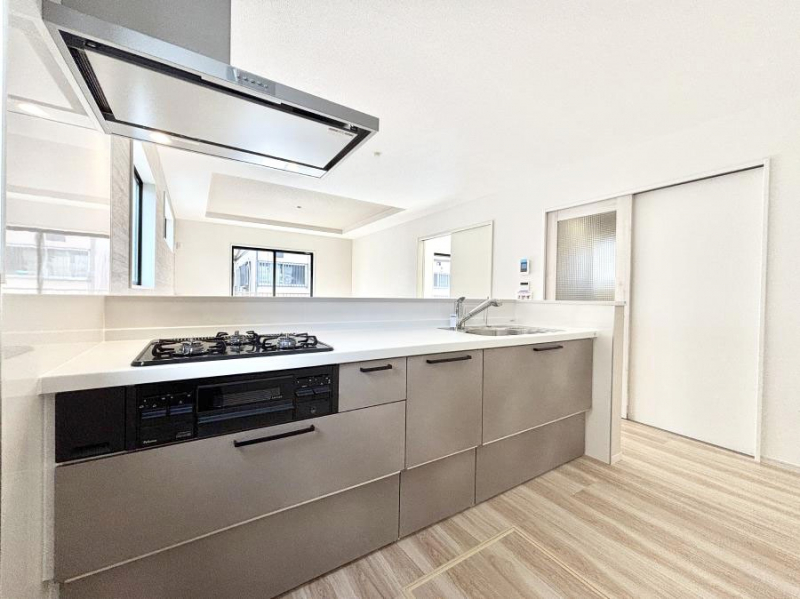 �L�b�`���@���������Ȃ���ł����Ƒ��Ƃ̉�b���y���߂�ΖʃL�b�`��