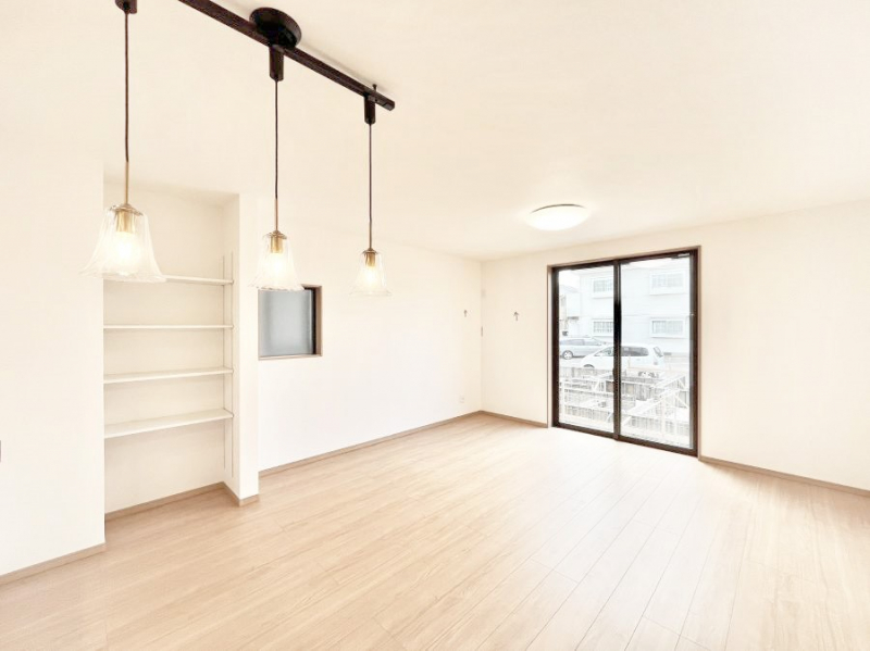 ���r���O�@�傫�ȑ����炽���Ղ�̗z���ƕ����������郊�r���O