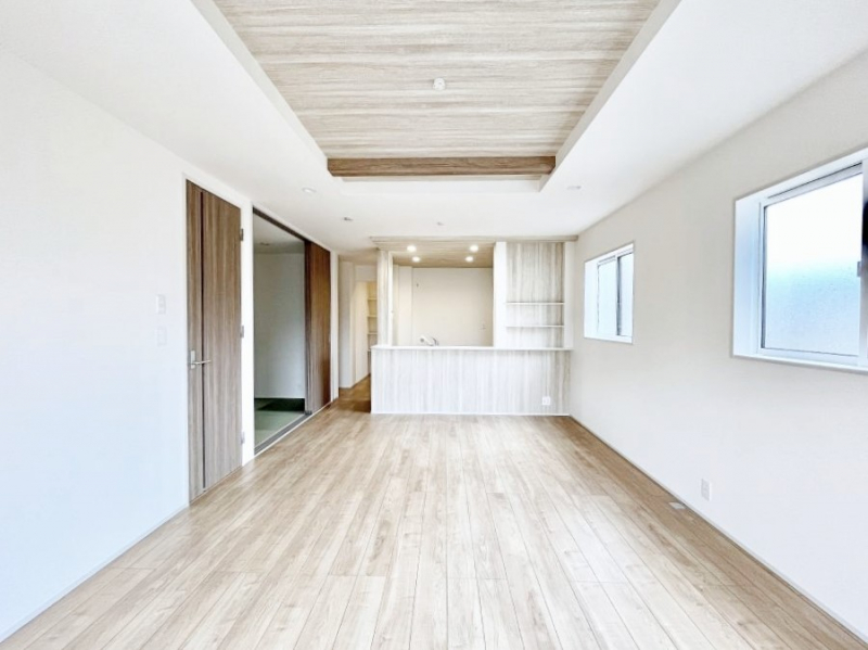 ���̑����ρ@�Ƒ��̏Ί炪���R�Ɛ��܂�Ă���A����ȕ��͋C�̃_�C�j���O�Ɏd�オ���Ă��܂��B