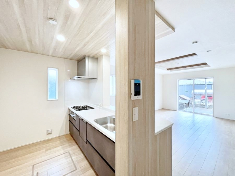 �L�b�`���@���r���O�ŗV�Ԃ��q�l�������Ȃ��炨�������ł���ΖʃL�b�`���B  