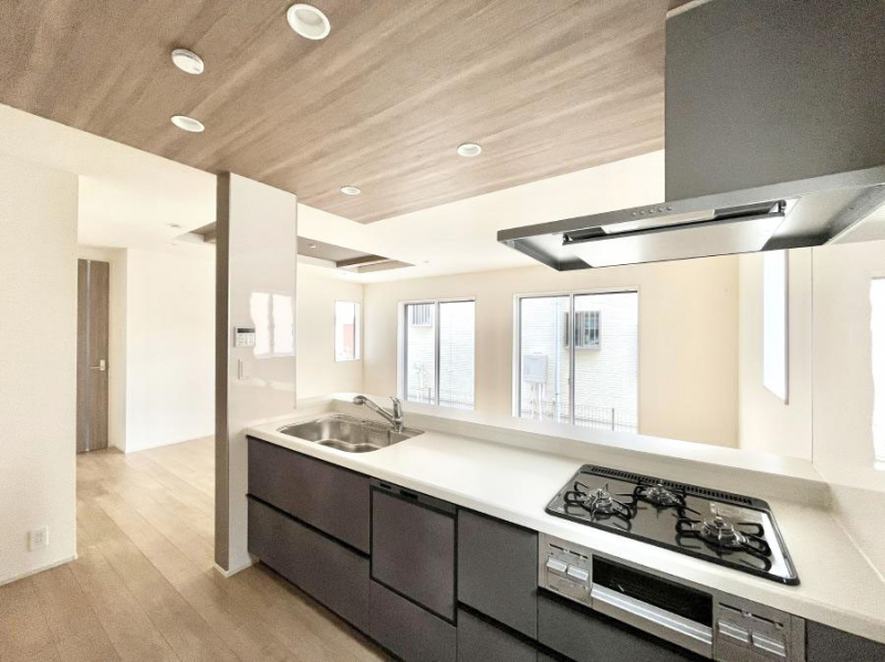 �L�b�`���@���������Ȃ���ł����Ƒ��Ƃ̉�b���y���߂�ΖʃL�b�`��